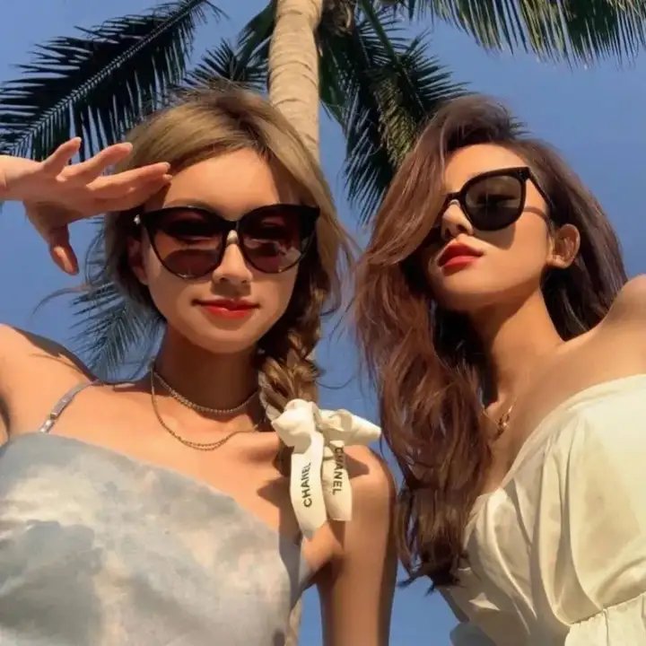 三个摩登女性